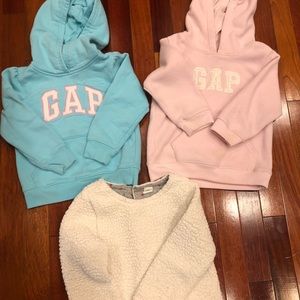 3T GAP (3) sweaters
